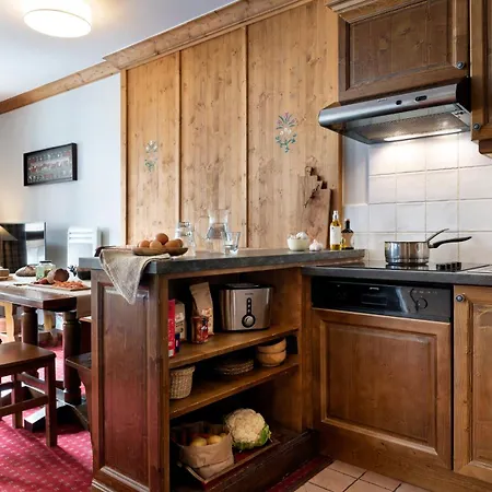 Pierre & Premium Arc 1950 Le Village Holiday park 5*